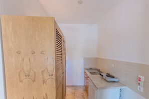 Mini-fridge, cookware/dishes/utensils