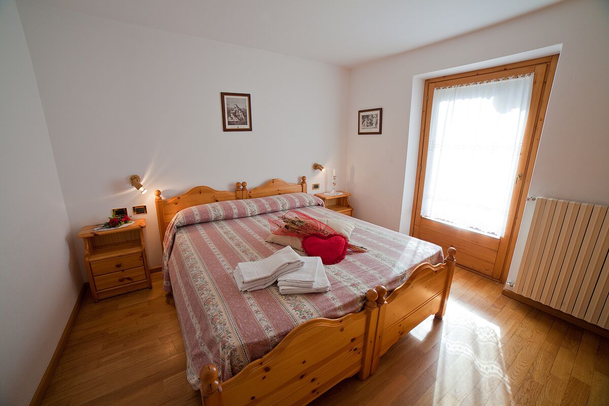 2 chambres, coffres-forts dans les chambres, fer et planche à repasser