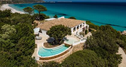 Luxury villa with private infinity pool on the beach