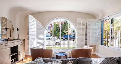 Spanish Home: Steps to Beach & 2nd St
-Quiet part of Belmont Shores