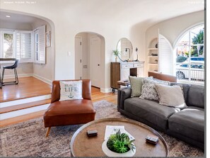 Una Smart TV, una chimenea