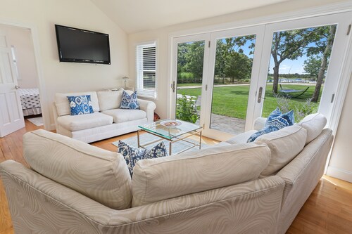 Ritz - East Hampton Cottage On The Water