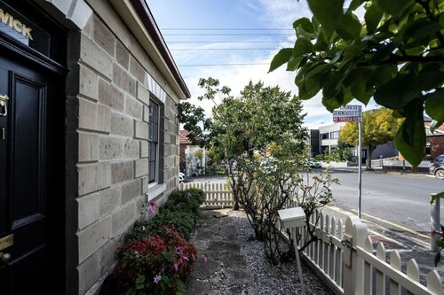 Berwick Cottage in Historic Battery Point