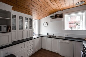 冷蔵庫、電子レンジ、オーブン、食器洗い機