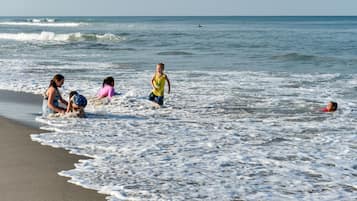 Am Strand, Liegestühle, Strandtücher