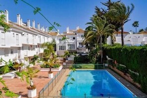 Pool - Charming Townhouse! 10 minute walk to Puerto Banus (Marbella)
