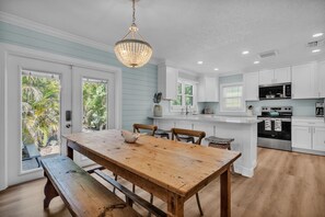 Dining - LARGEST in North Beach- PRIVATE POOL- 1 Block to BEACH - All 3 Units- SLEEPS 16 (Clearwater)