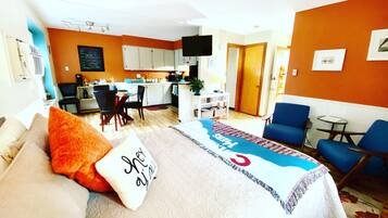 Iron/ironing board, travel crib, free WiFi, bed sheets