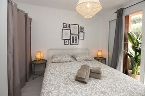 3 bedrooms, iron/ironing board, travel cot, free WiFi