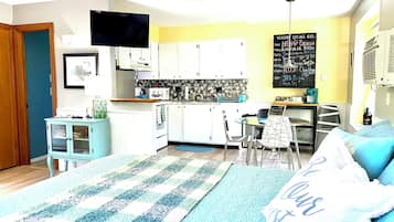 Iron/ironing board, travel cot, free WiFi, bed sheets