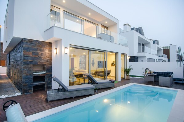 Piscine extérieure, piscine chauffée