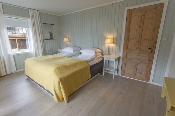 Raaehuset | 5 bedrooms, free WiFi - Raaehuset (Hoyanger)