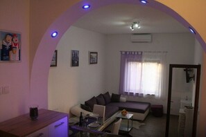 Televisión y chimenea 