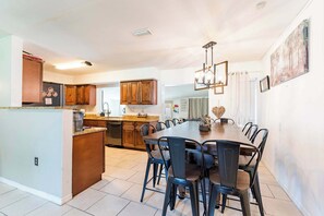 Dining - Ultimate Family Fun, Pool, Theater, 6 Miles-Beach (Pinellas Park)