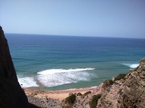 بالقرب من الشاطئ