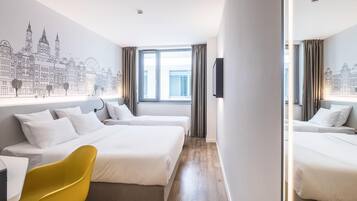 Standard Triple Room | In-room safe, desk, soundproofing, free WiFi