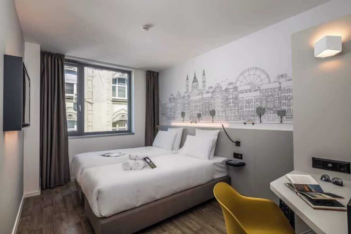 In-room safe, desk, soundproofing, free WiFi