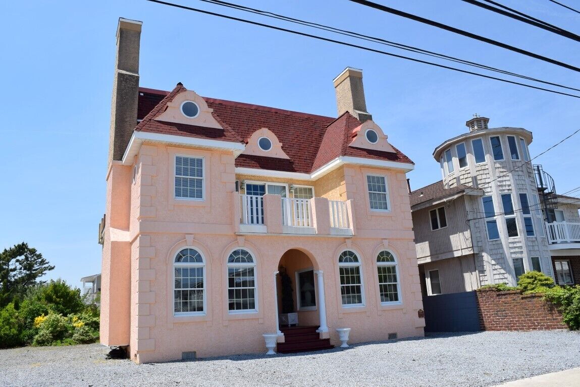 Furbaby Friendly Beach House that sleeps 14.