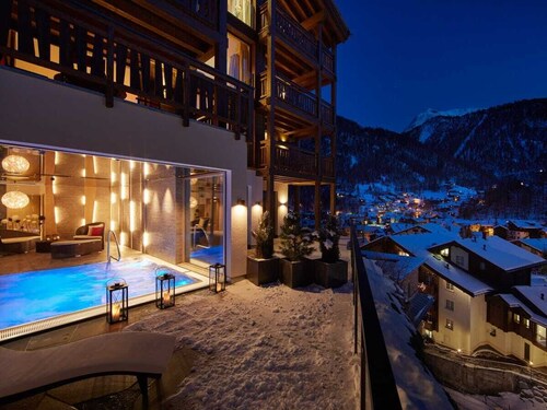 Luxury Chalet with View in Zermatt center with wellness spa