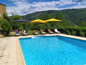 Outdoor pool - Studio (Bendejun)