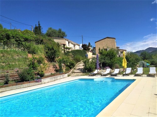 Studio  à 20 kms de NICE avec terrasse et piscine