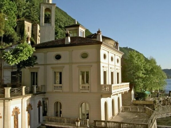 Exterior - Luxury Villa rental on Lake Como, Italy. (Blevio)