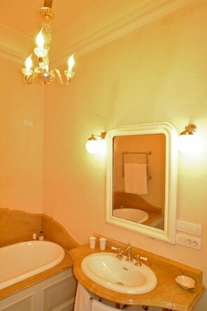 Bathroom - Luxury Villa rental on Lake Como, Italy. (Blevio)