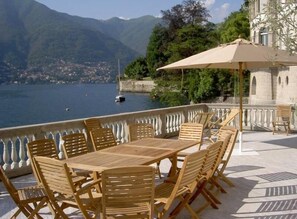 Outdoor dining - Luxury Villa rental on Lake Como, Italy. (Blevio)
