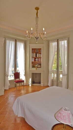 6 bedrooms, internet, bed sheets - Luxury Villa rental on Lake Como, Italy. (Blevio)