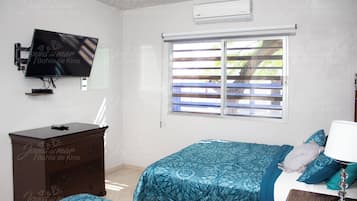 3 makuuhuonetta, silitysrauta/-lauta, ilmainen Wi-Fi, vuodevaatteet