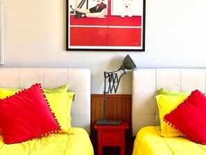 Iron/ironing board, travel cot, free WiFi, bed sheets - Boutique Studio Apartment Hotel across from CSU in Old Town Fort Collins!Take a trip back in time to when Hippies, Coffee Houses, and The British Invasion were everywhere! It's an urban-industrial studio, a rustic garden suite, and our pet-friendly c (Fort Collins)