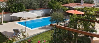 Holiday house Sutomiscica for 1 - 5 persons with 3 bedrooms - Row house