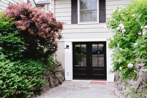 Henry's Hideaway-Cozy Farmhouse Styled Guest Suite