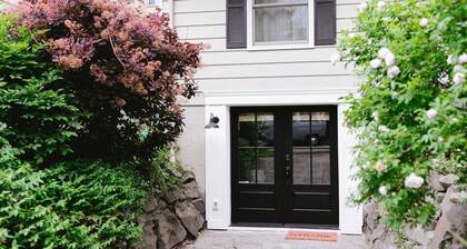 Henry's Hideaway-Cozy Farmhouse Styled Guest Suite