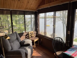 TV connectée, cheminée, lecteur de DVD, vidéothèque