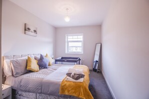 1 bedroom, iron/ironing board, travel cot, free WiFi - Impeccable One bedroom Apartment (Hendon)