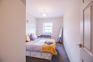 1 chambre, fer et planche à repasser, lit parapluie, Wi-Fi gratuit