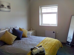 1 chambre, fer et planche à repasser, lit parapluie, Wi-Fi gratuit
