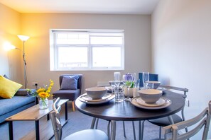 Dining - Impeccable One bedroom Apartment (Hendon)