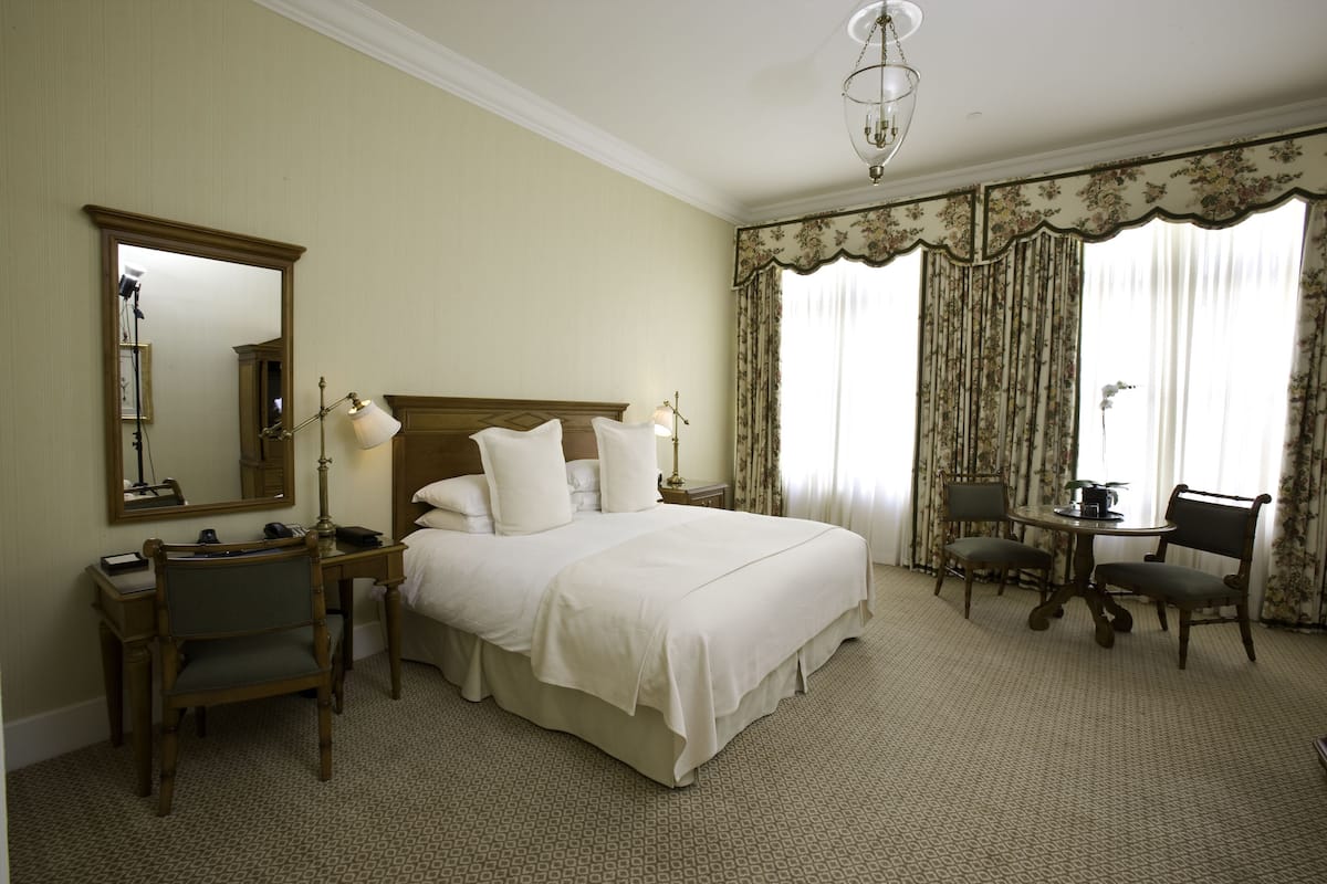 Premium bedding, down comforters, in-room safe, desk