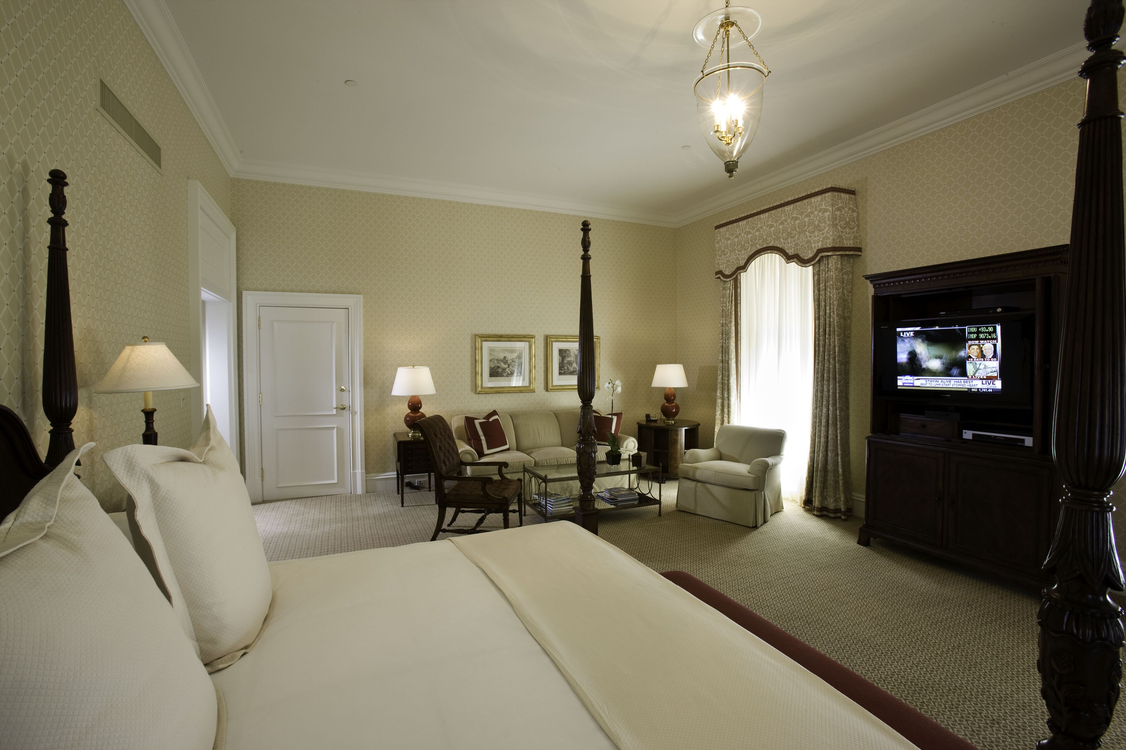 premium bedding, down duvets, in-room safe, desk