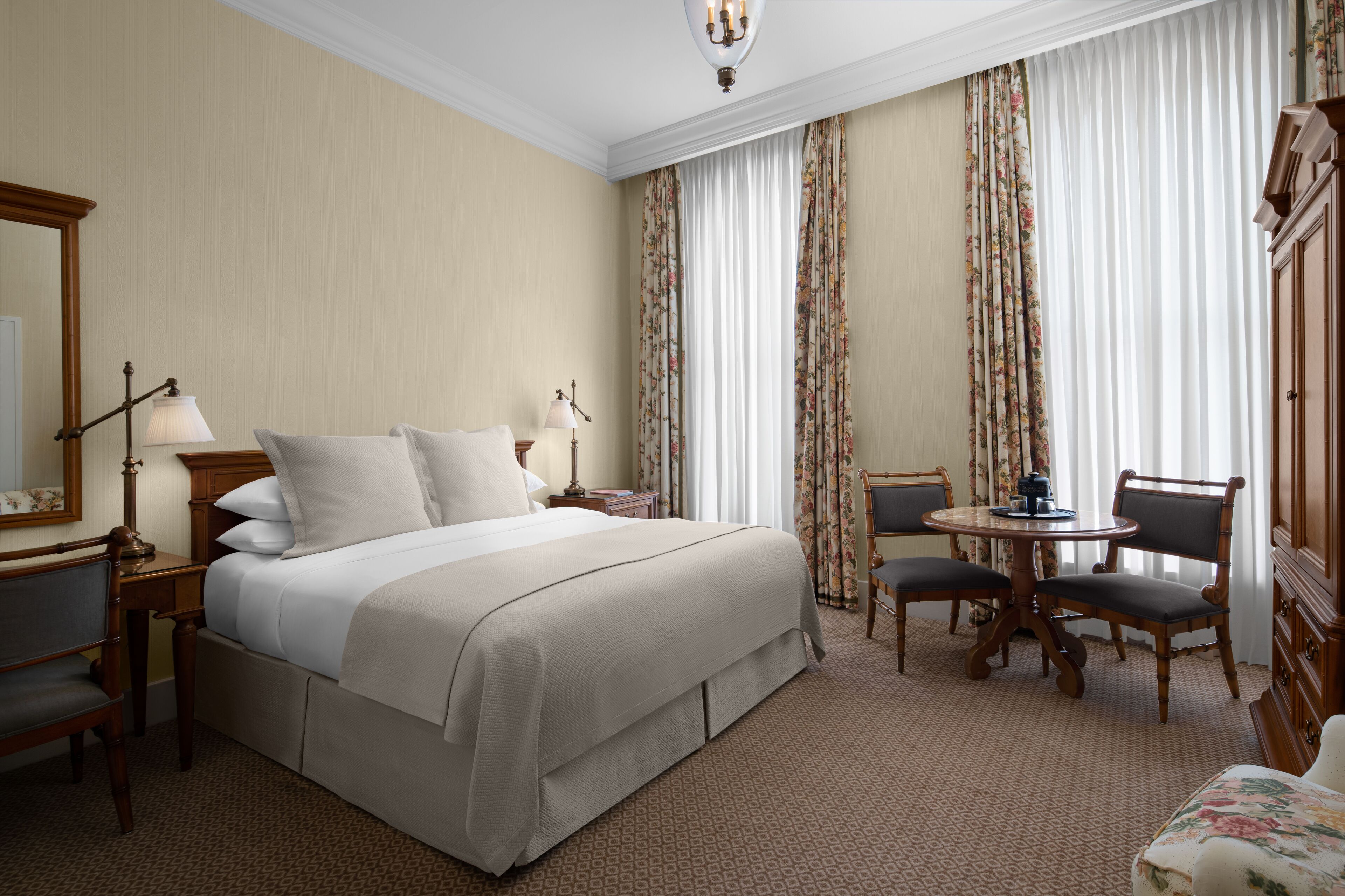 Room, 1 King Bed, Accessible | Premium bedding, down comforters, in-room safe, desk