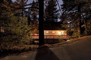 Escape to a secluded cabin-style hotel surrounded by dense forest and a tranquil atmosphere.