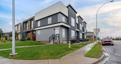 1 Bedroom with Sleeper Sofa Sleeps 3! Great Central Location