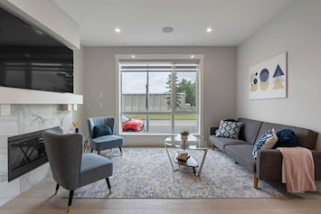 Bright and spacious 3 bedroom plus Den in the heart of Altadore!