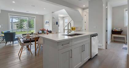 Modern 3Br Altadore Home Near Downtown