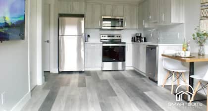 1 Bedroom with Sleeper Sofa Sleeps 3! Near downtown and Foothills Hospital