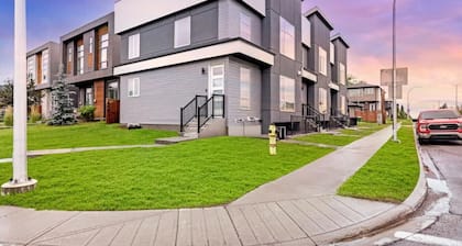 Modern City Basecamp Near Mts