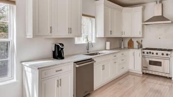 Casa, varias camas (Sugar Loaf Serenity) | Cocina privada