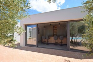 المنطقة المحيطة بالمنشأة